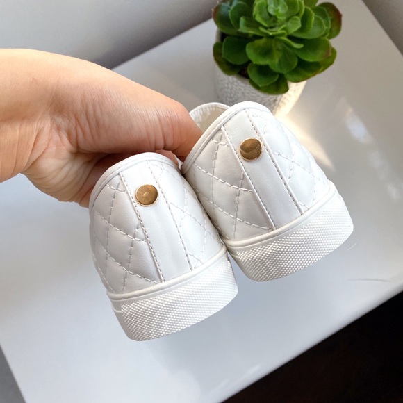 π WHITE QUILTED FAUX LEATHER CASUAL SNEAKERS! - Picture 9 of 17